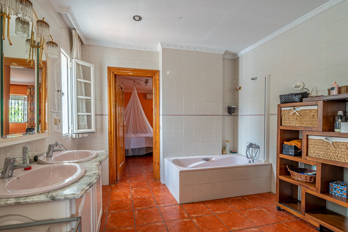6 Bed Townhouse for sale in Benalmadena Costa Costa Del Sol, Málaga, Spain