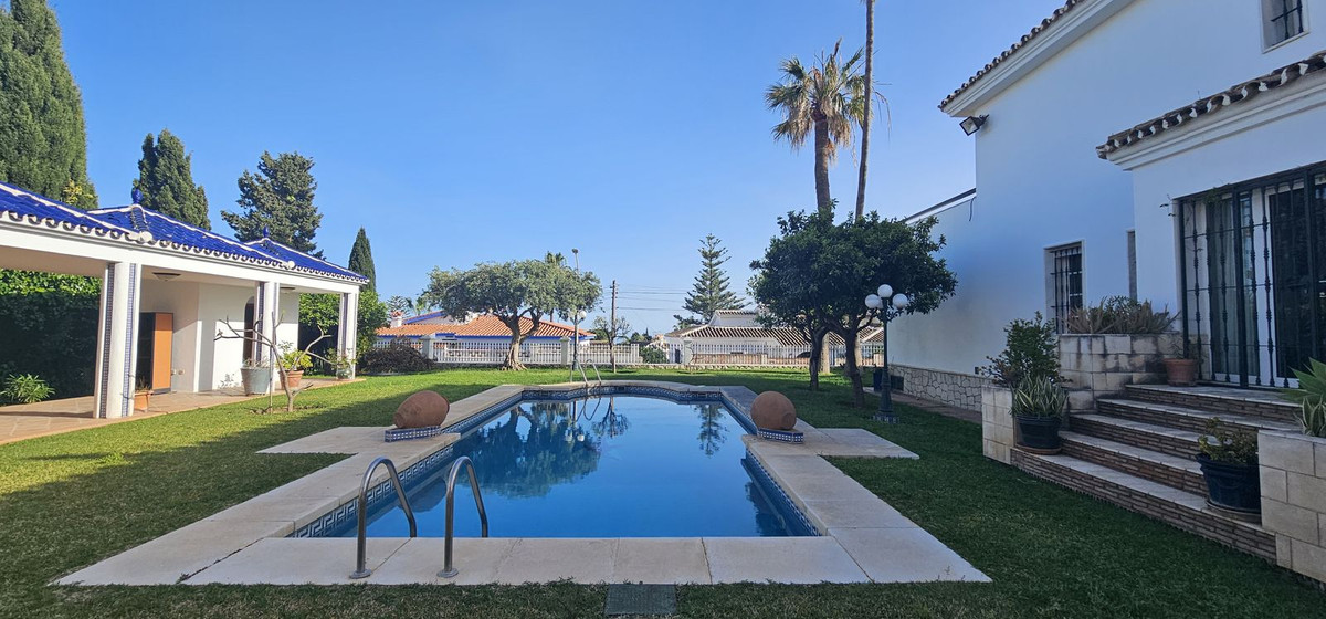 6 Bed Townhouse for sale in Benalmadena Costa Costa Del Sol, Málaga, Spain