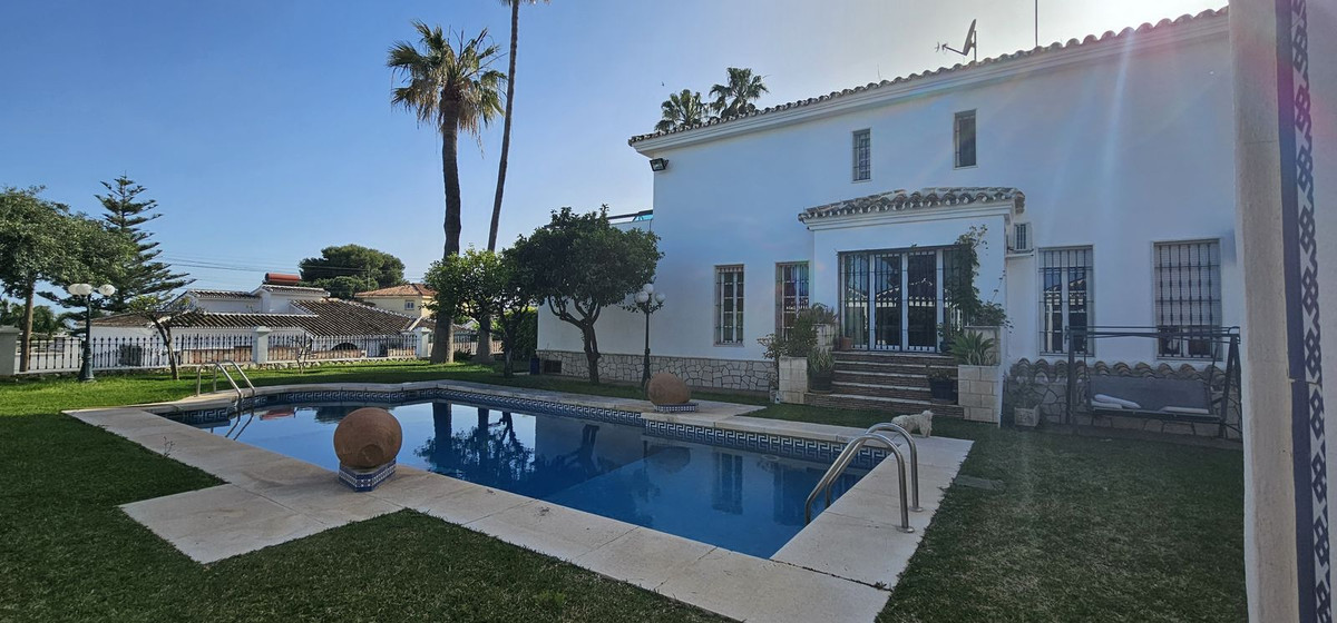 6 Bed Townhouse for sale in Benalmadena Costa Costa Del Sol, Málaga, Spain