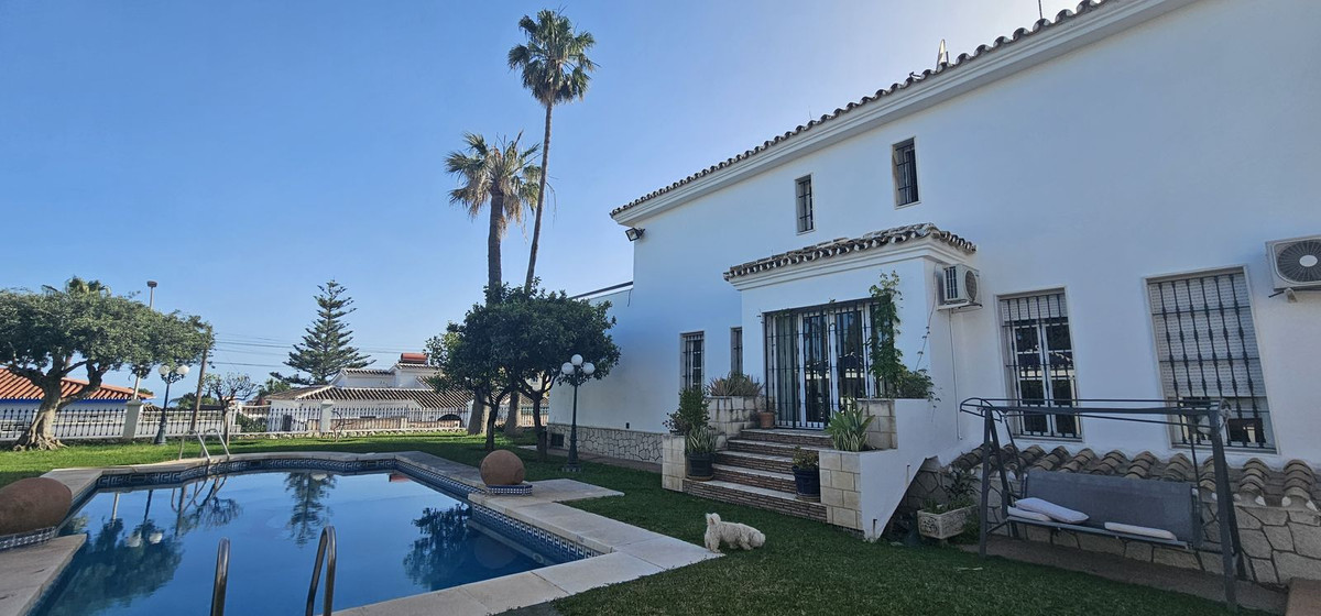 6 Bed Townhouse for sale in Benalmadena Costa Costa Del Sol, Málaga, Spain