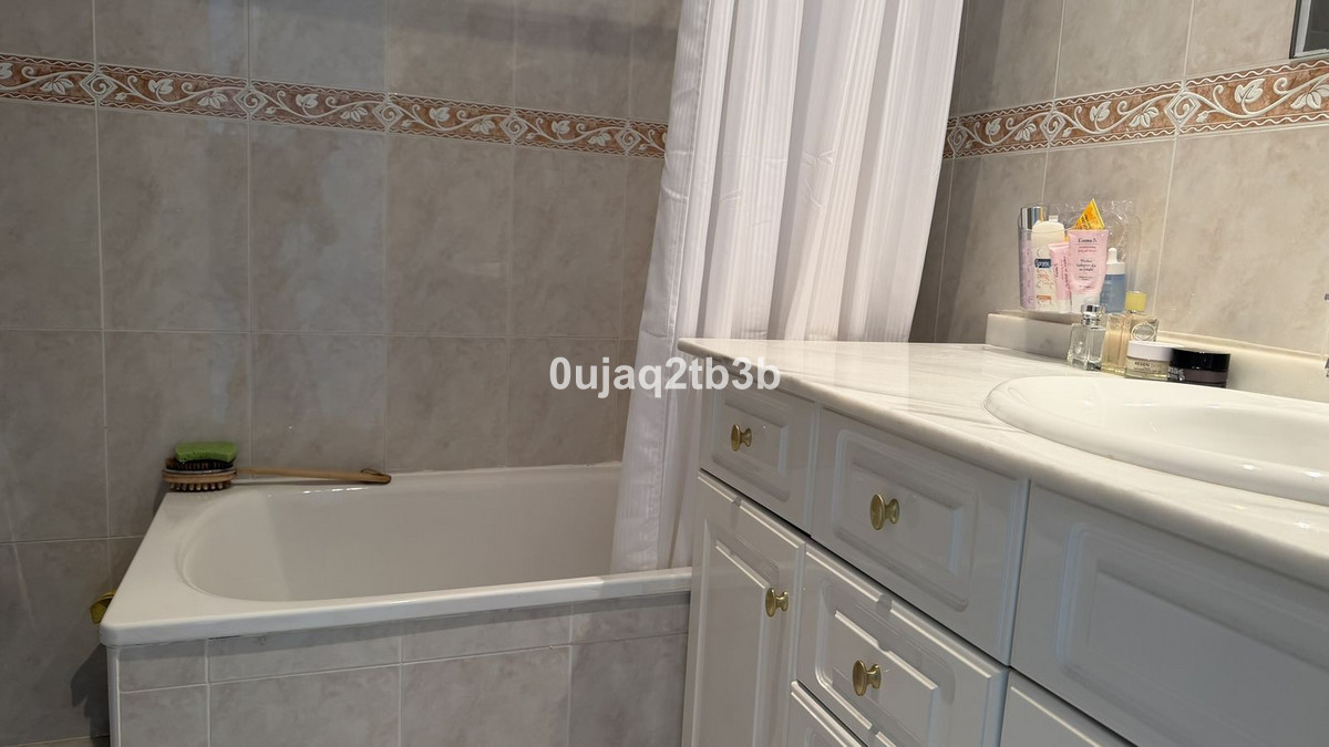 2 Bed Apartment for sale in Estepona Costa Del Sol, Málaga, Spain