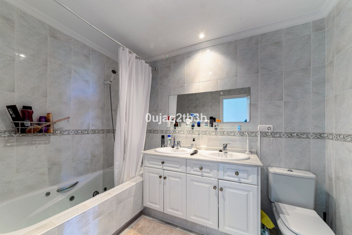 2 Bed Apartment for sale in Estepona Costa Del Sol, Málaga, Spain