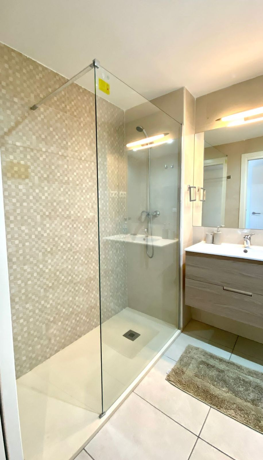 Se vende Apartamento en Planta Última de 3 dormitorios en Costa Del Sol, Málaga, España