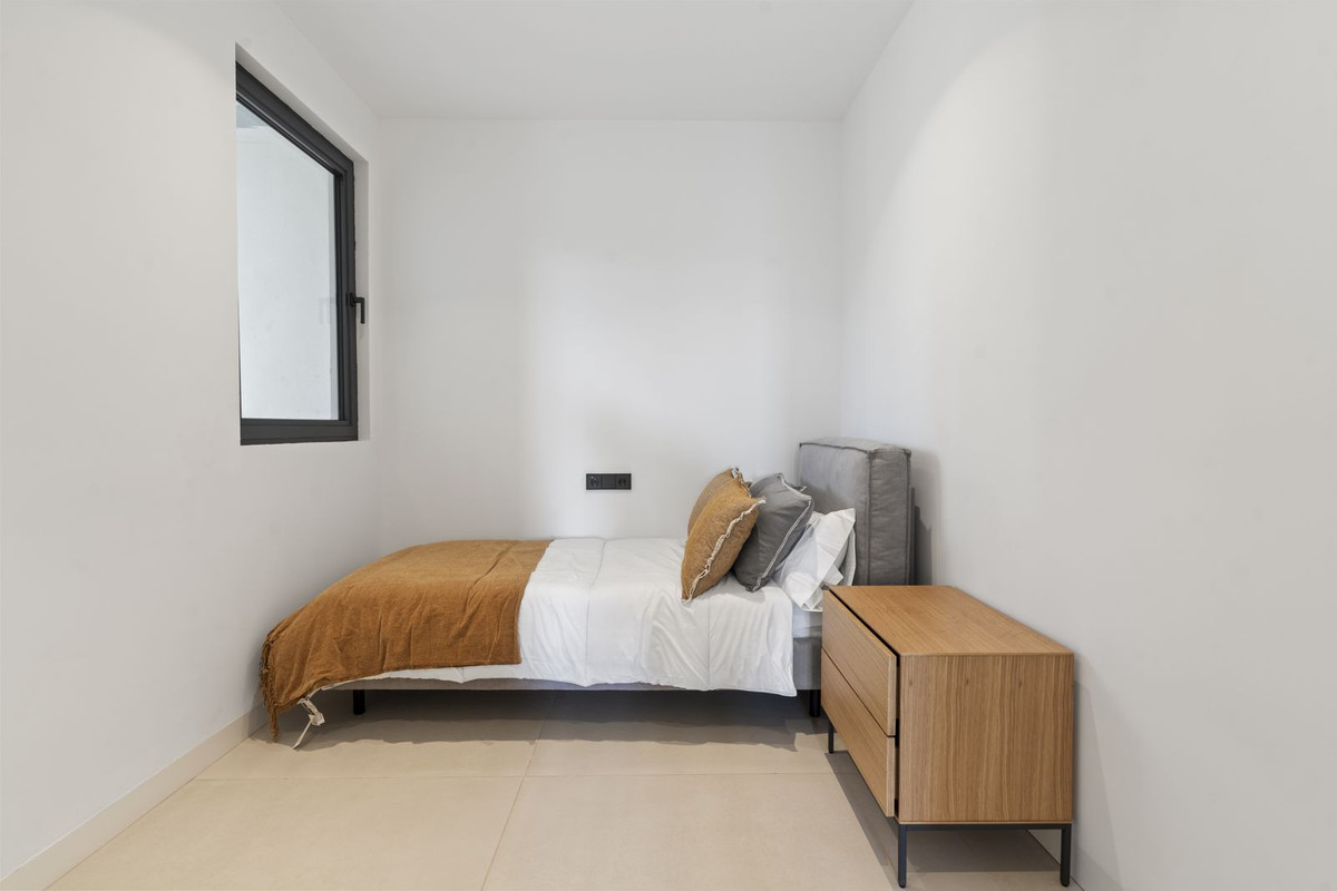 4 Bed Apartment for sale in El Paraiso Costa Del Sol, Málaga, Spain