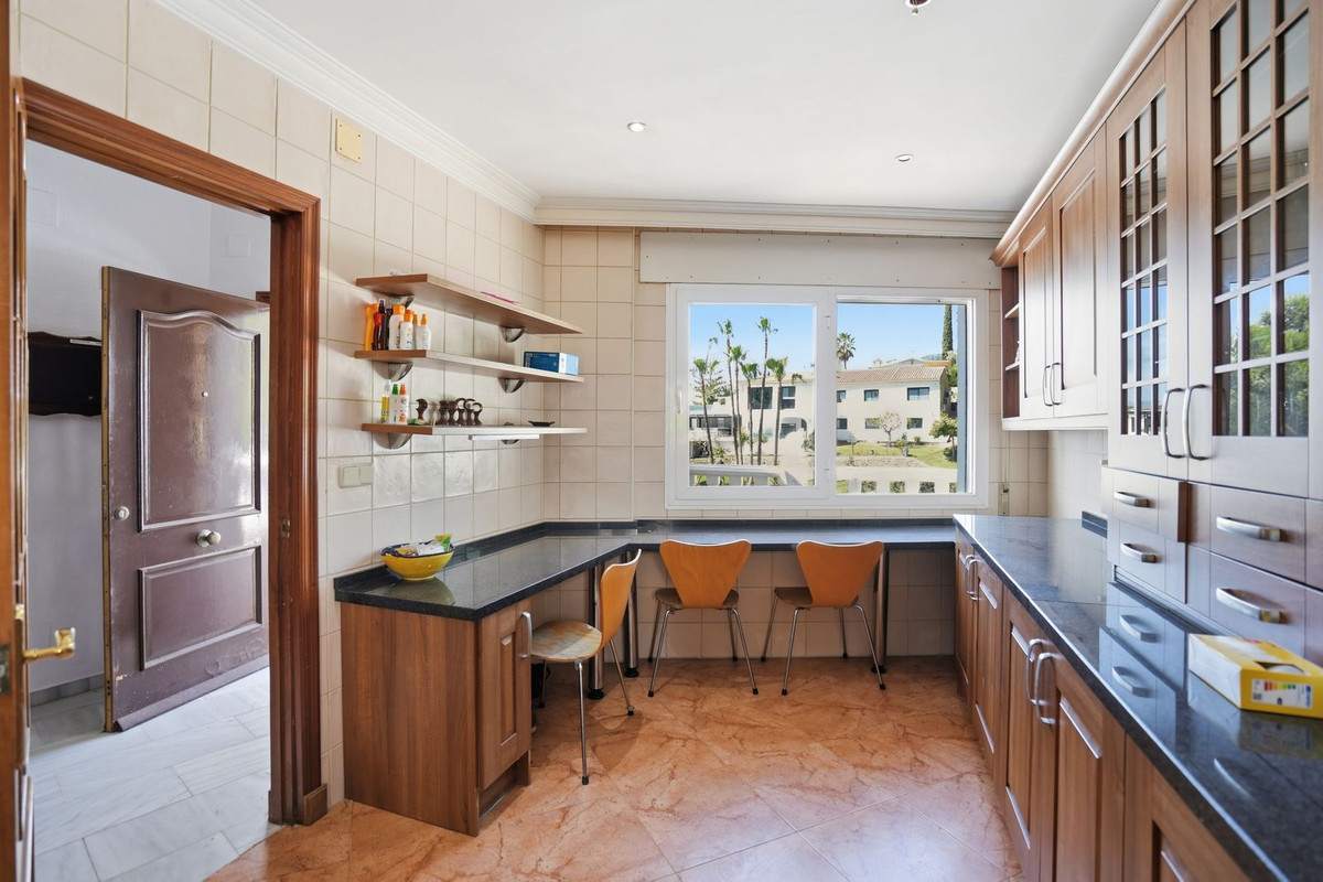 6 Bed Townhouse for sale in Benalmadena Costa Del Sol, Málaga, Spain