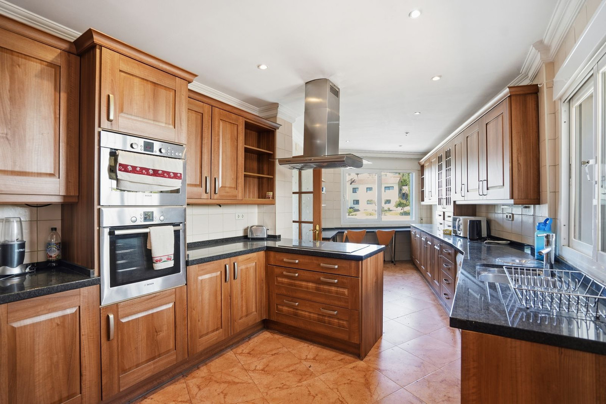 6 Bed Townhouse for sale in Benalmadena Costa Del Sol, Málaga, Spain