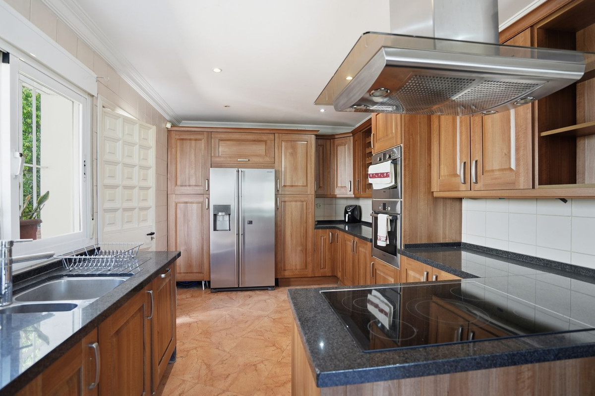 6 Bed Townhouse for sale in Benalmadena Costa Del Sol, Málaga, Spain