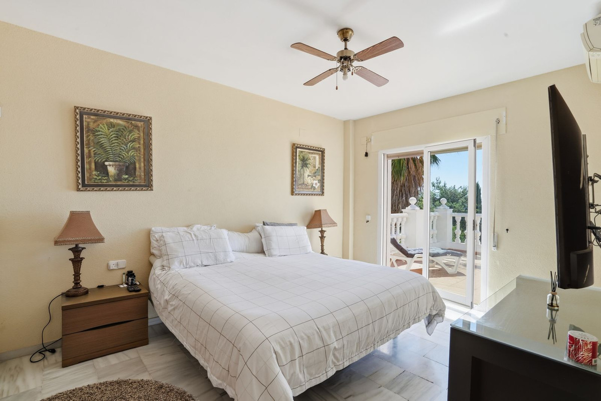 6 Bed Townhouse for sale in Benalmadena Costa Del Sol, Málaga, Spain