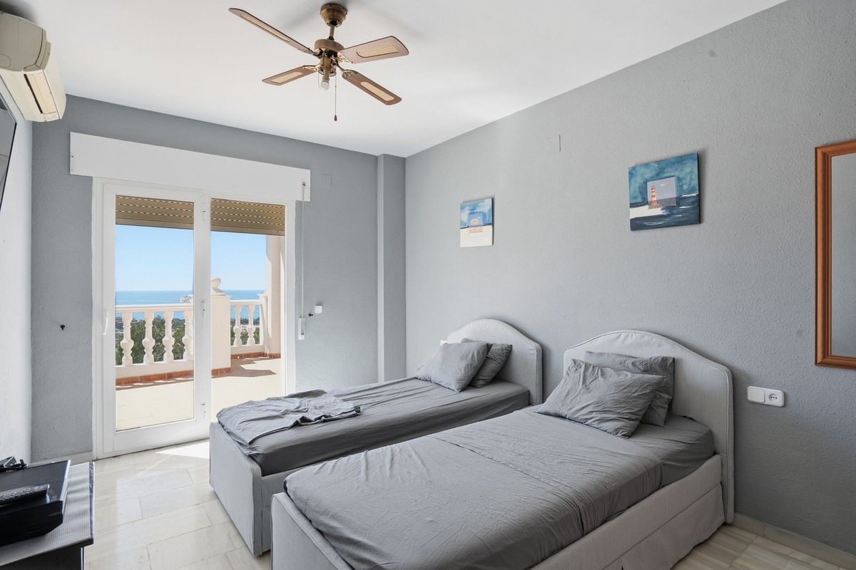 6 Bed Townhouse for sale in Benalmadena Costa Del Sol, Málaga, Spain