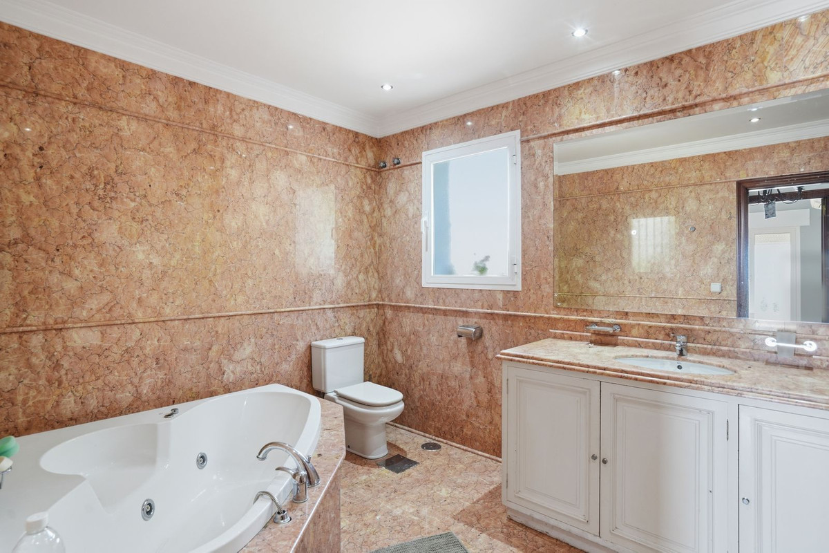 6 Bed Townhouse for sale in Benalmadena Costa Del Sol, Málaga, Spain