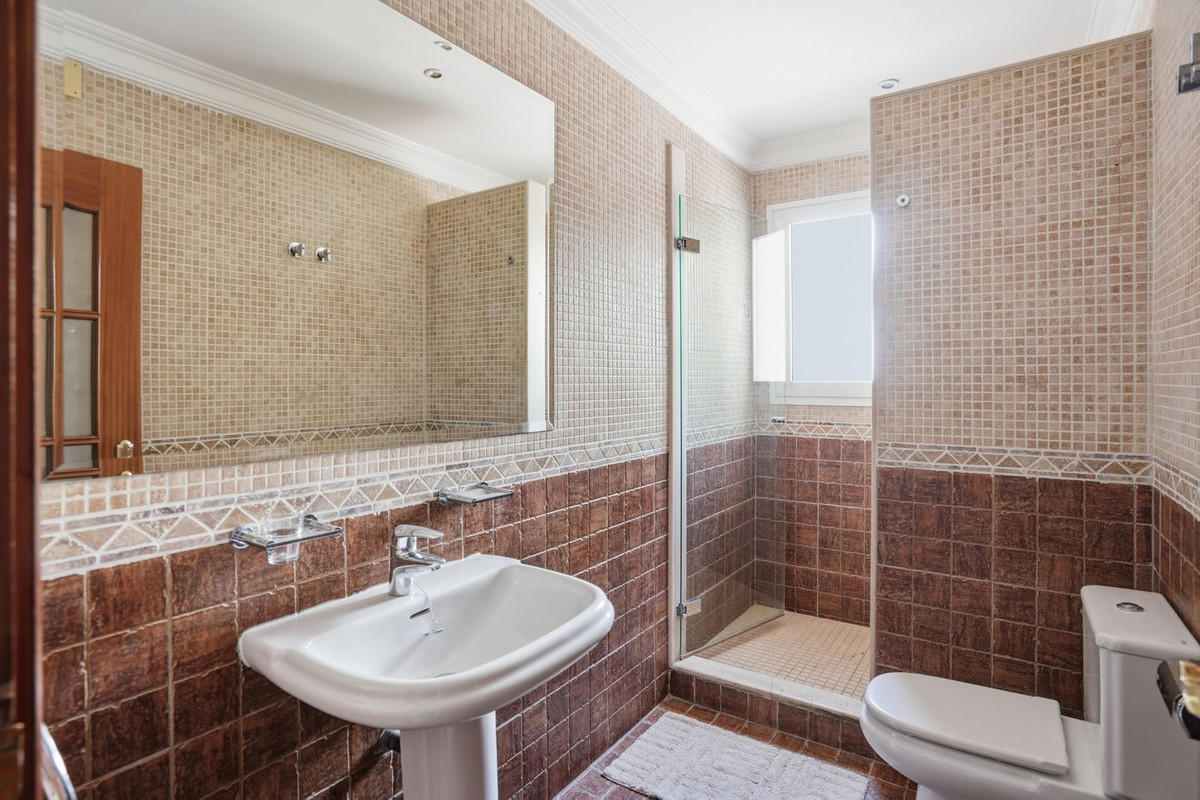 6 Bed Townhouse for sale in Benalmadena Costa Del Sol, Málaga, Spain