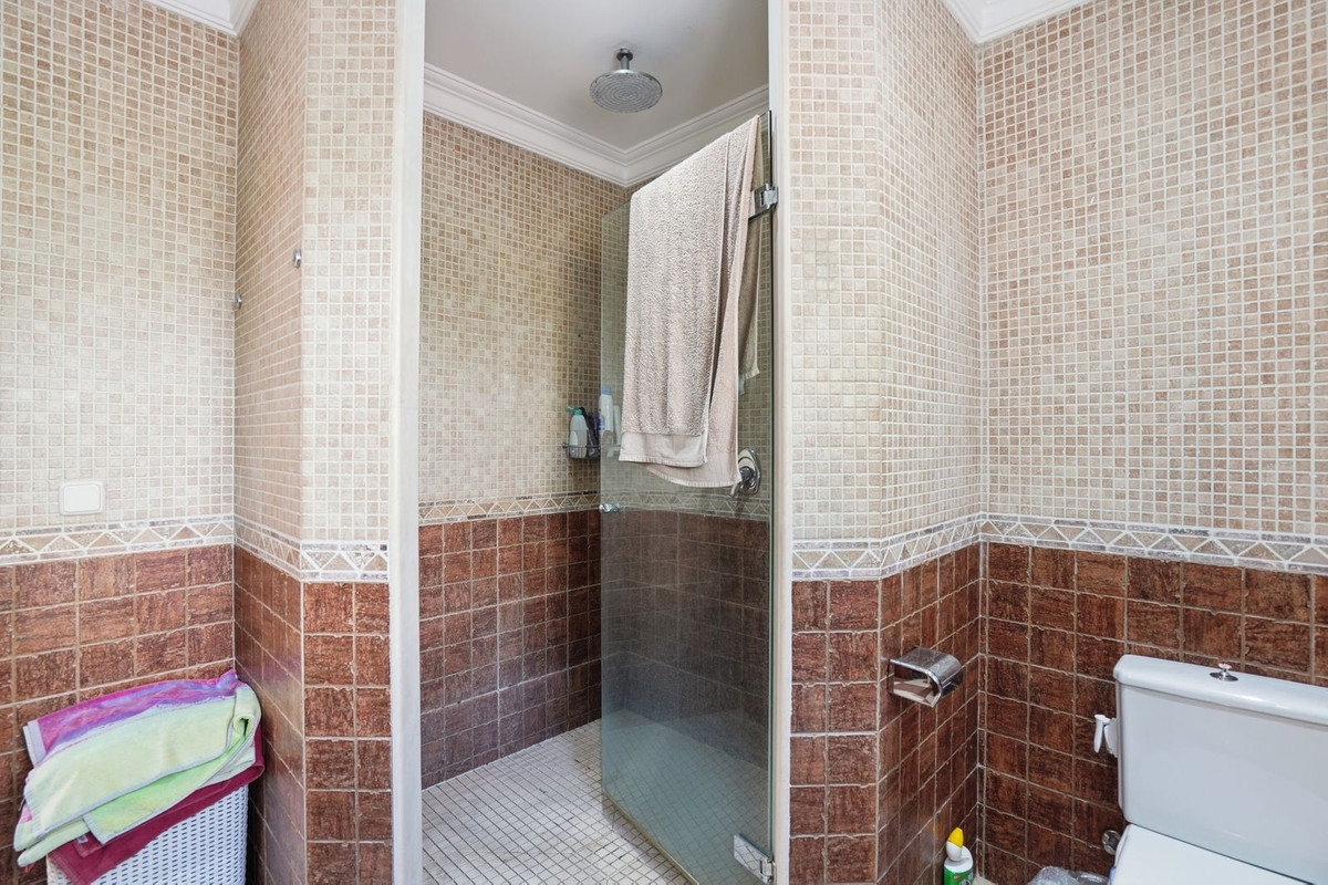 6 Bed Townhouse for sale in Benalmadena Costa Del Sol, Málaga, Spain