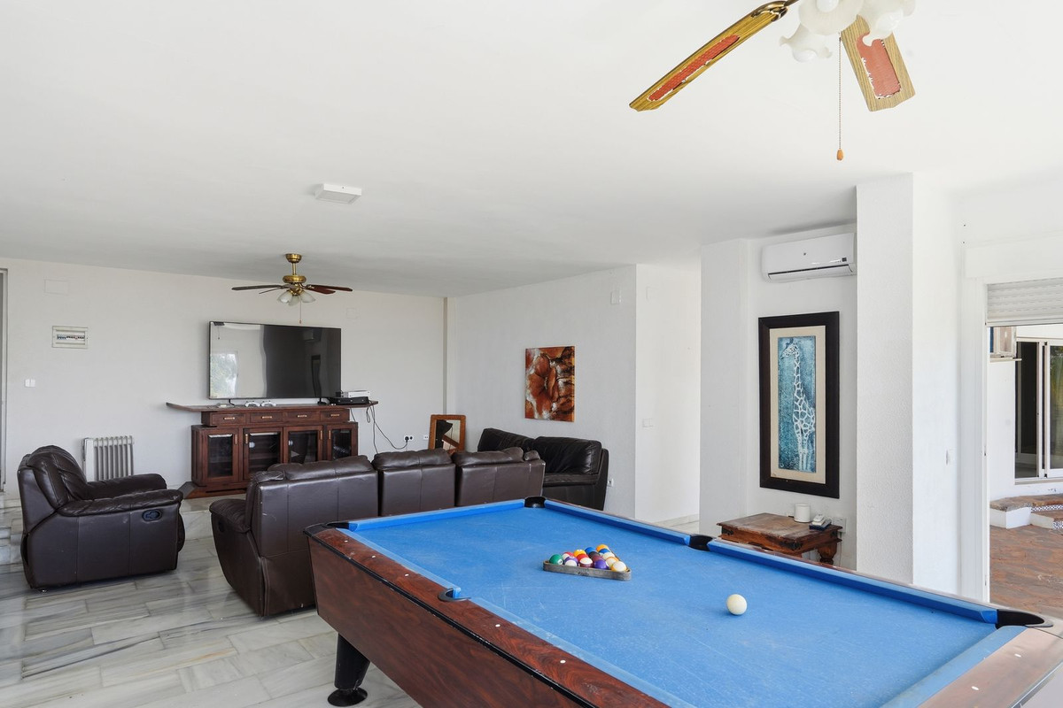 6 Bed Townhouse for sale in Benalmadena Costa Del Sol, Málaga, Spain