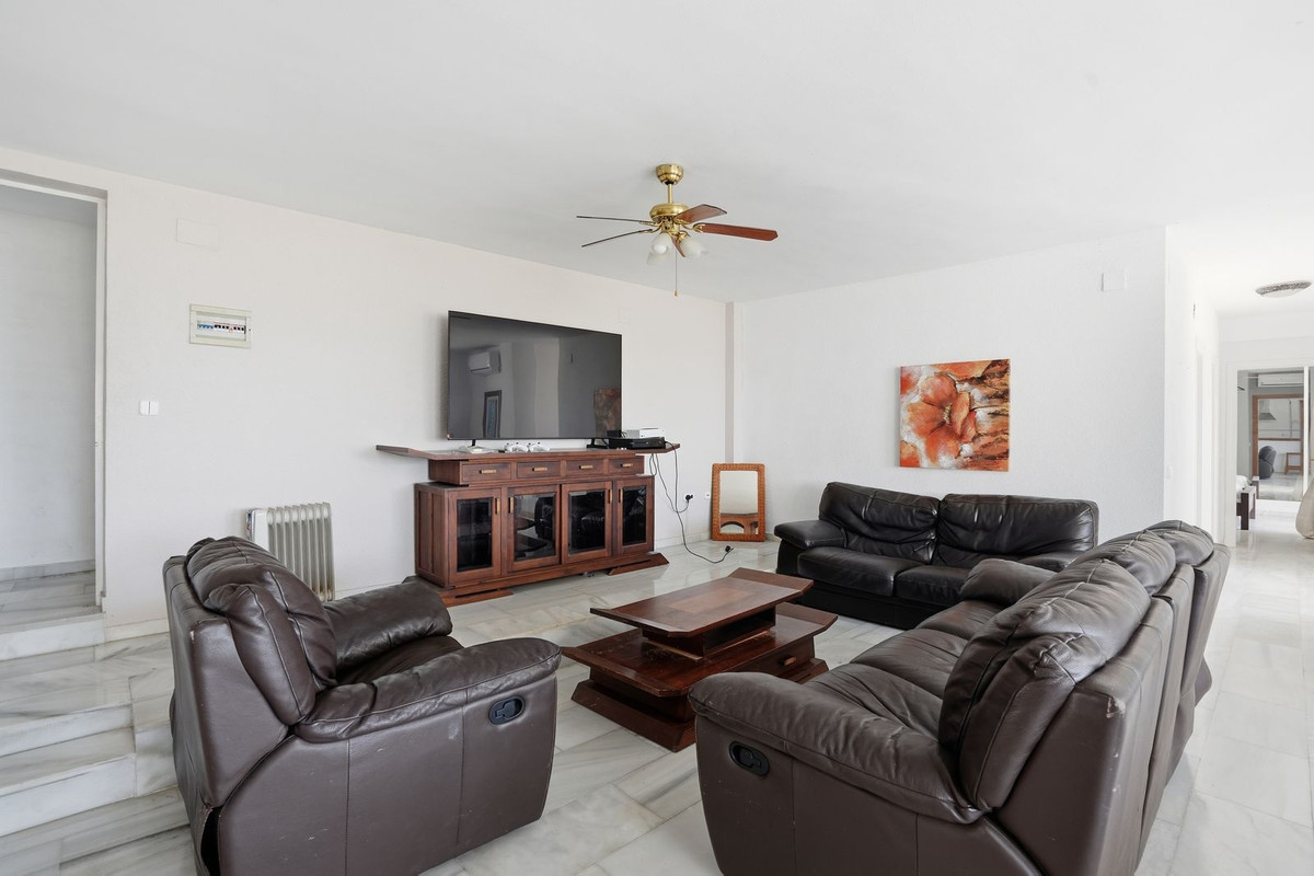 6 Bed Townhouse for sale in Benalmadena Costa Del Sol, Málaga, Spain