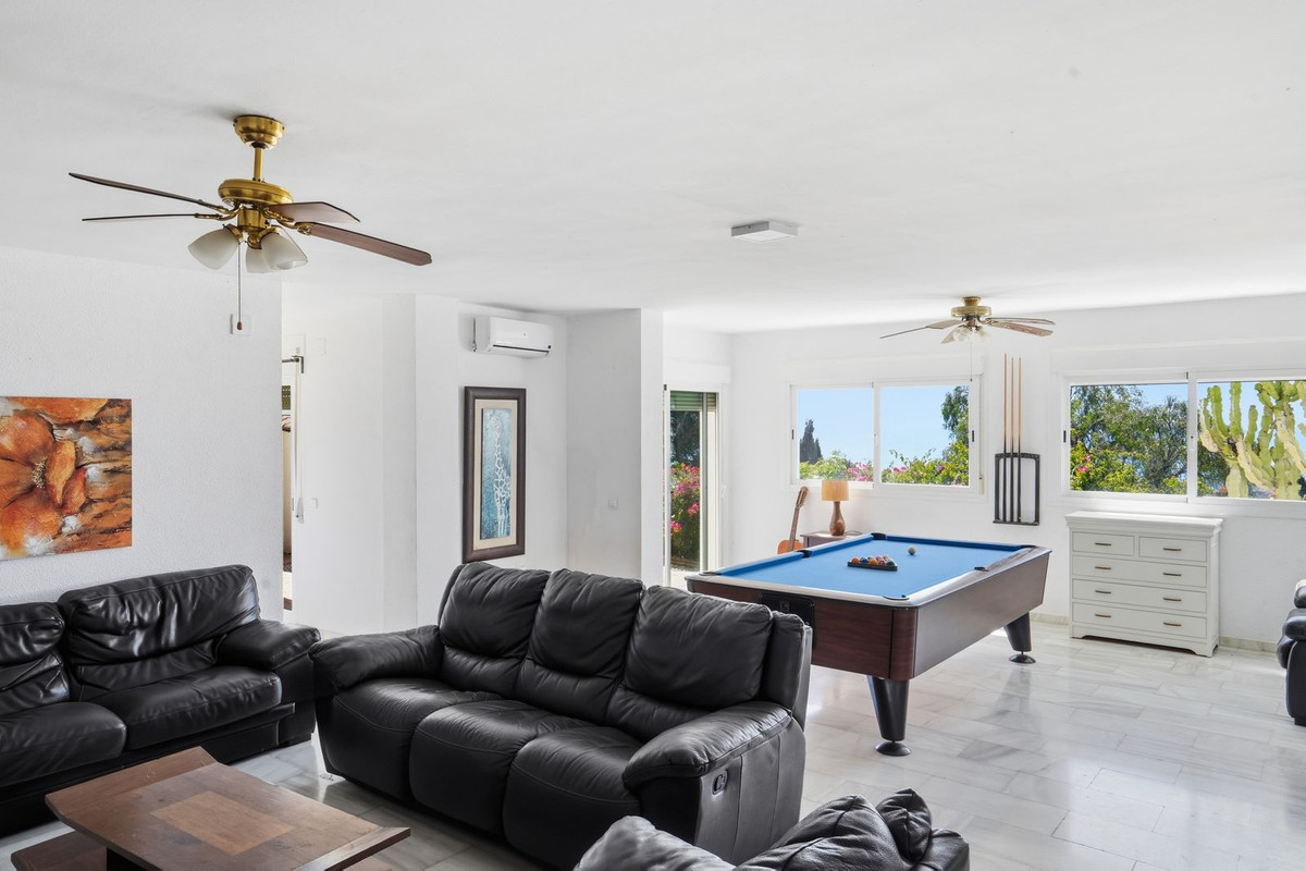 6 Bed Townhouse for sale in Benalmadena Costa Del Sol, Málaga, Spain