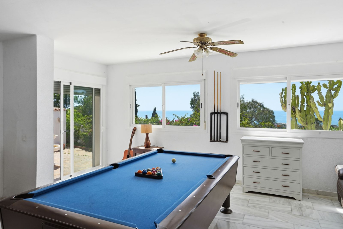 6 Bed Townhouse for sale in Benalmadena Costa Del Sol, Málaga, Spain