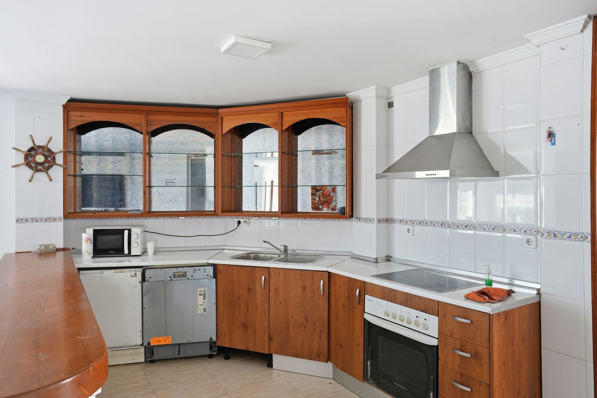 6 Bed Townhouse for sale in Benalmadena Costa Del Sol, Málaga, Spain