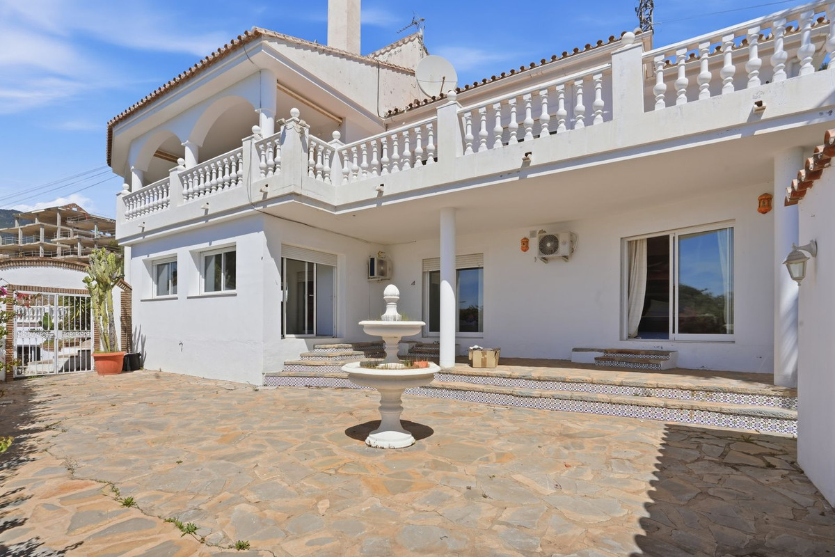 6 Bed Townhouse for sale in Benalmadena Costa Del Sol, Málaga, Spain