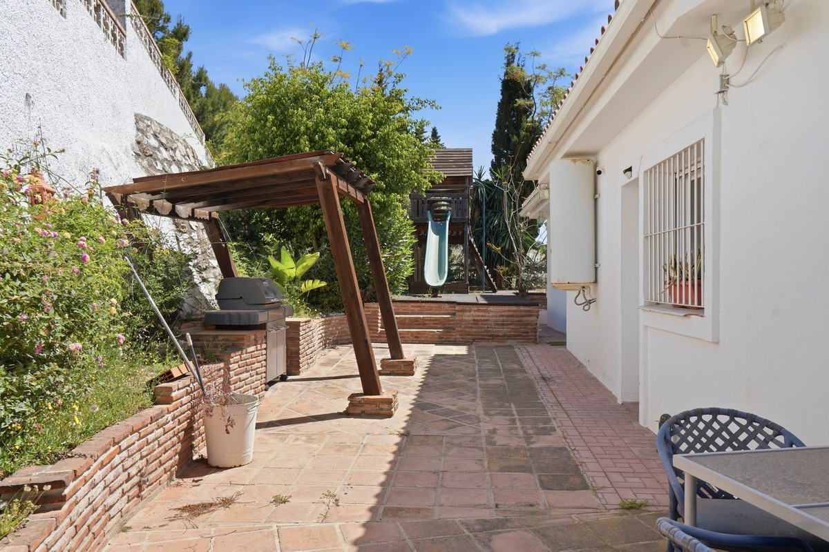 6 Bed Townhouse for sale in Benalmadena Costa Del Sol, Málaga, Spain