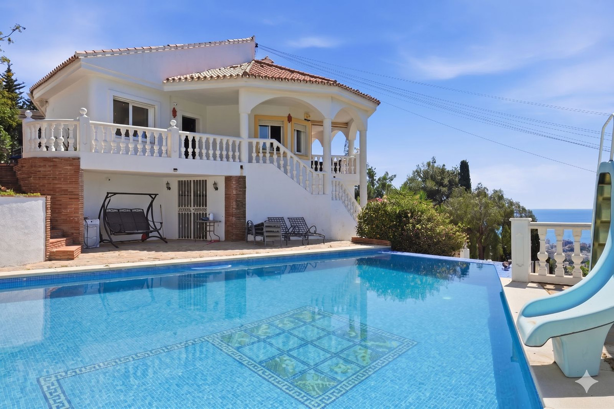 6 Bed Townhouse for sale in Benalmadena Costa Del Sol, Málaga, Spain