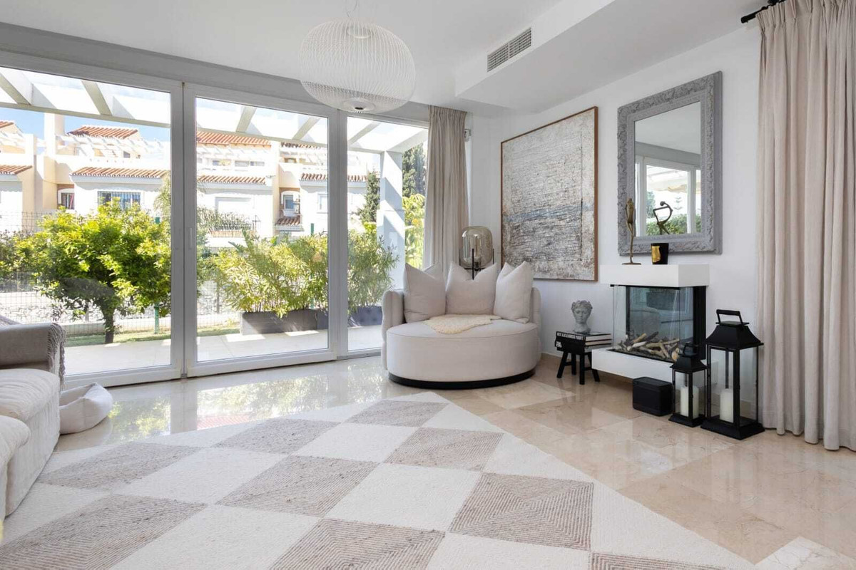 4 Bed Townhouse for sale in Calahonda Costa Del Sol, Málaga, Spain