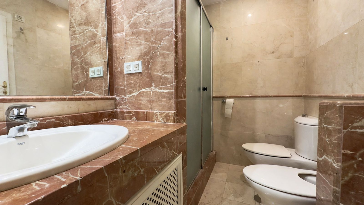 Se vende Apartamento Planta Media de 2 dormitorios en Costa Del Sol, Málaga, España