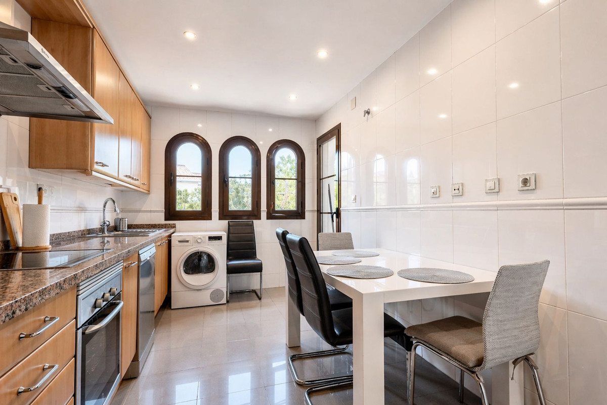Se vende Apartamento Planta Media de 2 dormitorios en Costa Del Sol, Málaga, España
