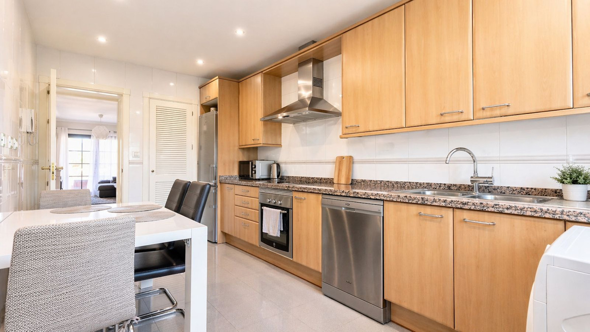 Se vende Apartamento Planta Media de 2 dormitorios en Costa Del Sol, Málaga, España