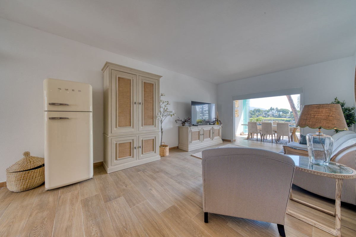 2 Bed Apartment for sale in Aloha Costa Del Sol, Málaga, Spain