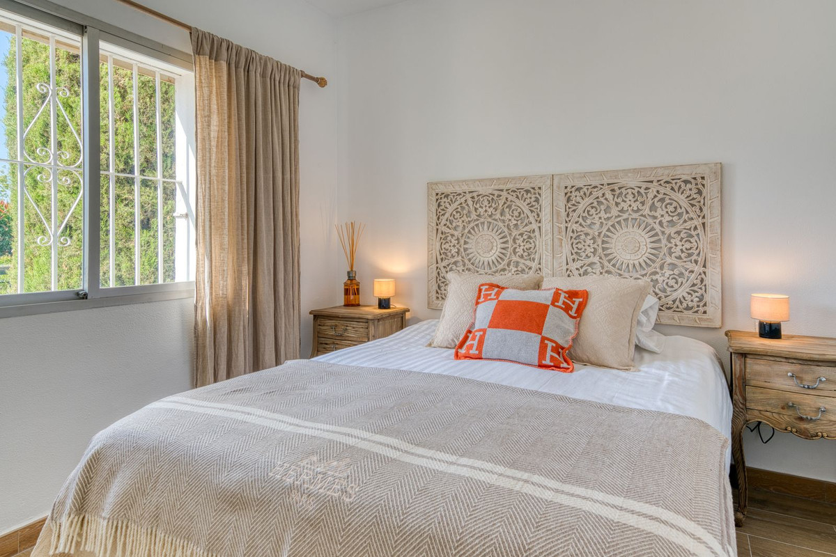2 Bed Apartment for sale in Aloha Costa Del Sol, Málaga, Spain