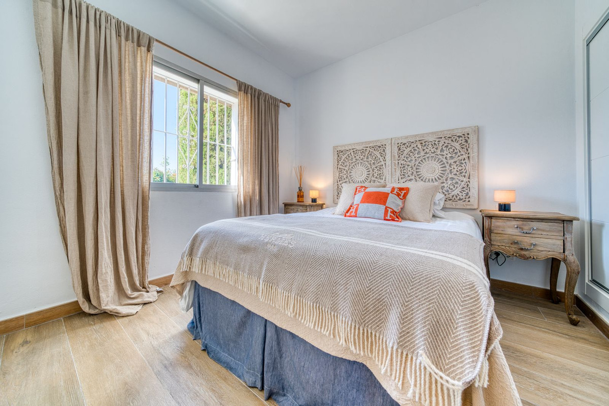 2 Bed Apartment for sale in Aloha Costa Del Sol, Málaga, Spain