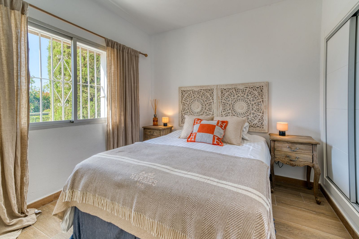 2 Bed Apartment for sale in Aloha Costa Del Sol, Málaga, Spain
