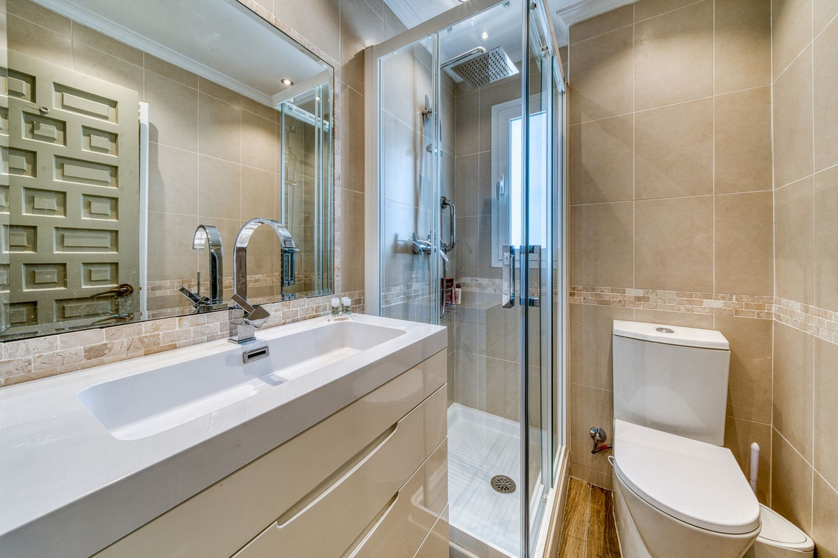 2 Bed Apartment for sale in Aloha Costa Del Sol, Málaga, Spain
