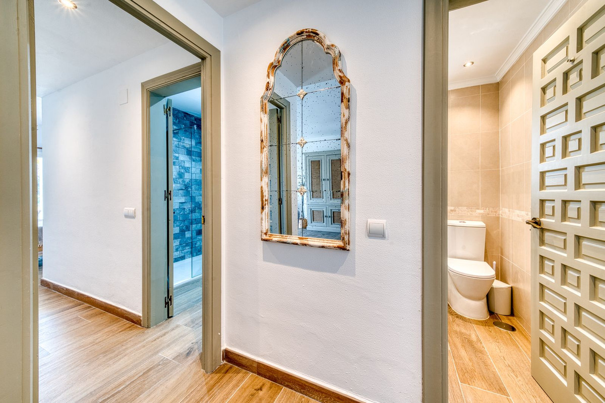 2 Bed Apartment for sale in Aloha Costa Del Sol, Málaga, Spain