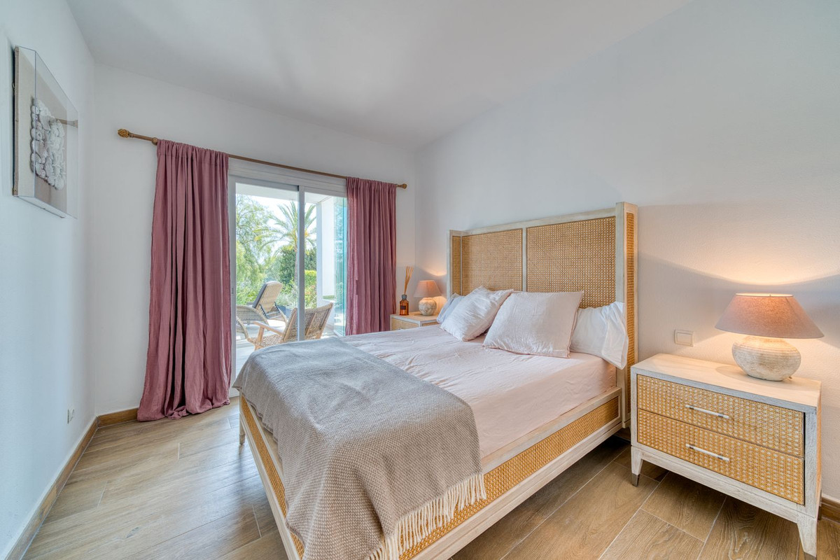 2 Bed Apartment for sale in Aloha Costa Del Sol, Málaga, Spain