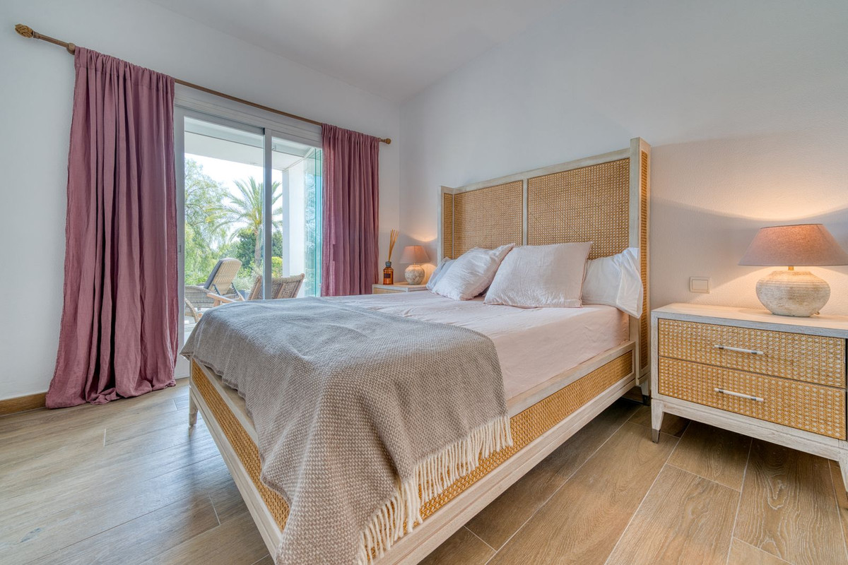 2 Bed Apartment for sale in Aloha Costa Del Sol, Málaga, Spain
