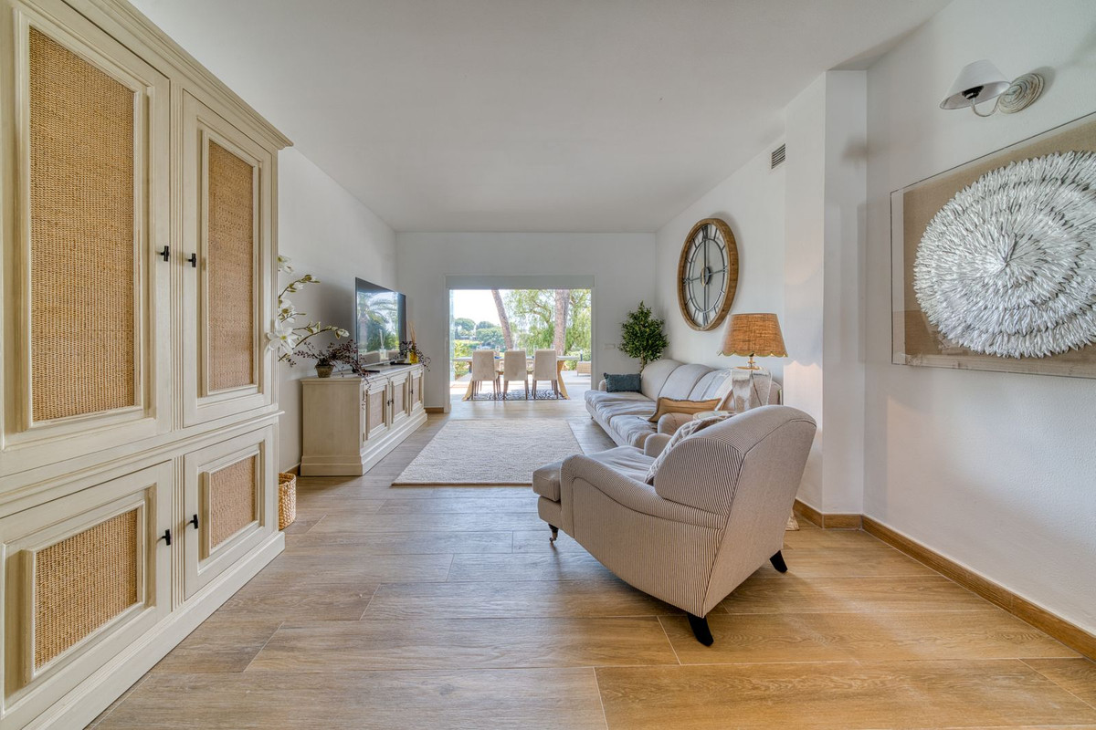 2 Bed Apartment for sale in Aloha Costa Del Sol, Málaga, Spain