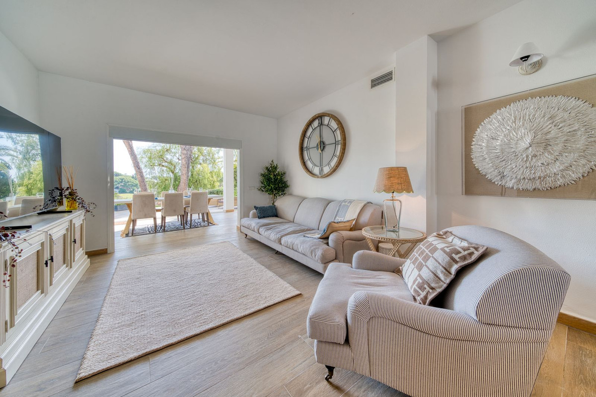 2 Bed Apartment for sale in Aloha Costa Del Sol, Málaga, Spain