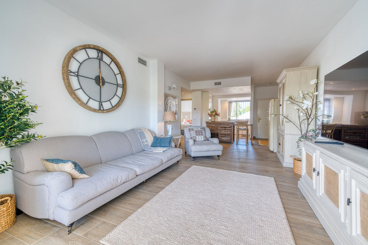 2 Bed Apartment for sale in Aloha Costa Del Sol, Málaga, Spain
