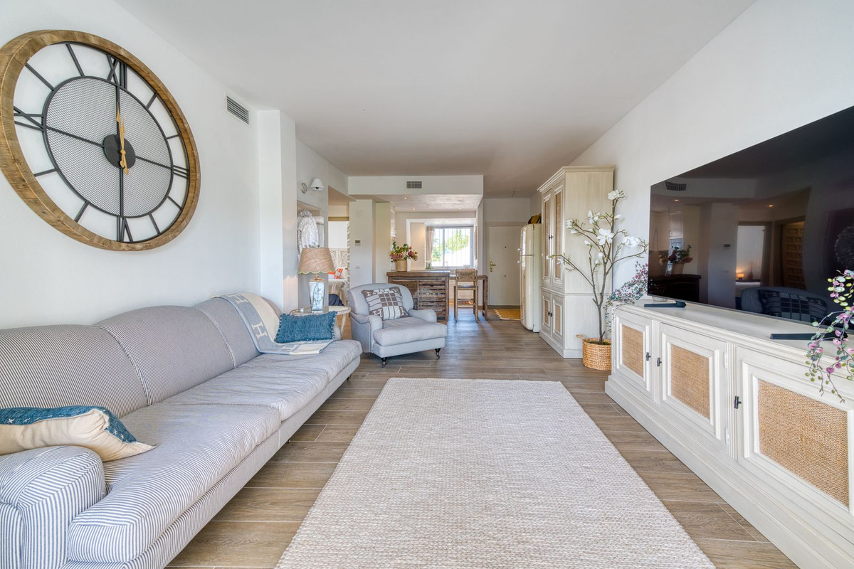 2 Bed Apartment for sale in Aloha Costa Del Sol, Málaga, Spain