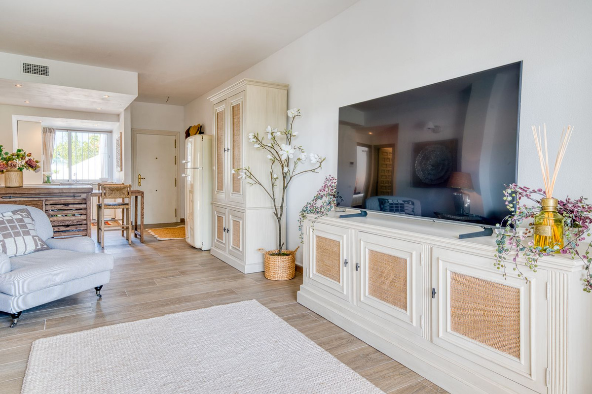 2 Bed Apartment for sale in Aloha Costa Del Sol, Málaga, Spain