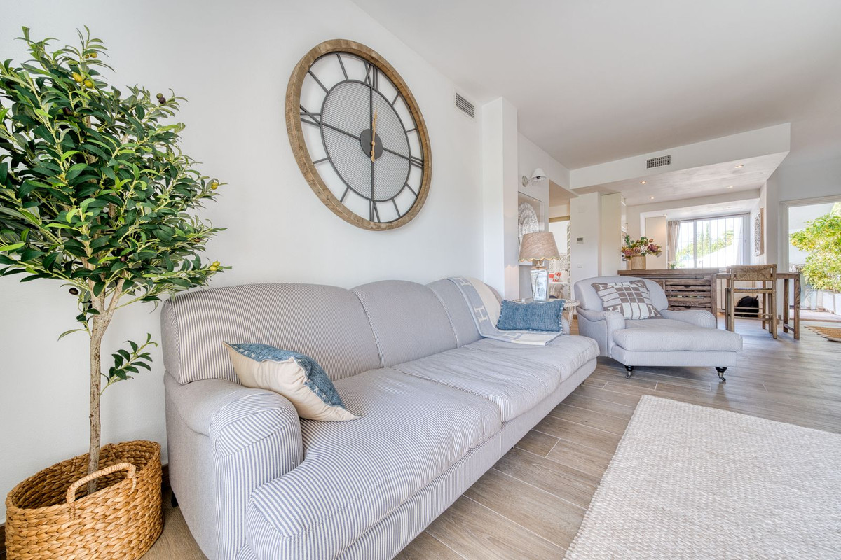 2 Bed Apartment for sale in Aloha Costa Del Sol, Málaga, Spain