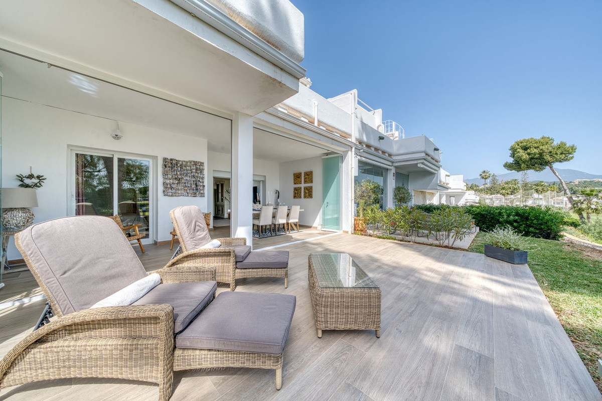 2 Bed Apartment for sale in Aloha Costa Del Sol, Málaga, Spain