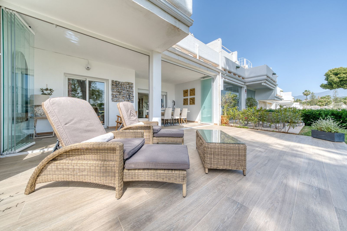 2 Bed Apartment for sale in Aloha Costa Del Sol, Málaga, Spain