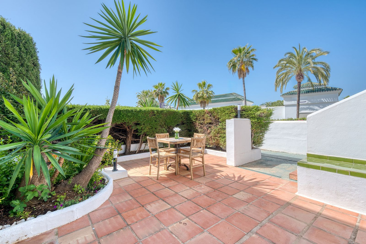 2 Bed Apartment for sale in Aloha Costa Del Sol, Málaga, Spain