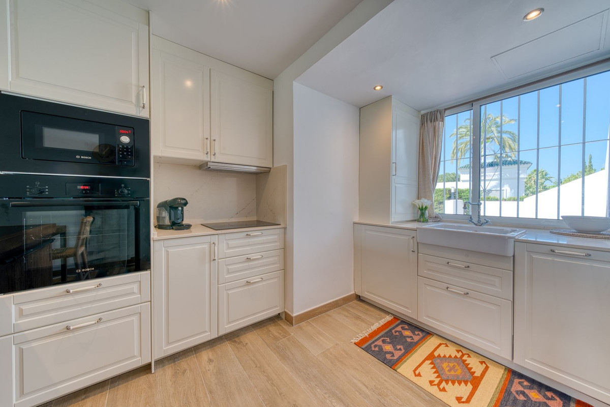 2 Bed Apartment for sale in Aloha Costa Del Sol, Málaga, Spain