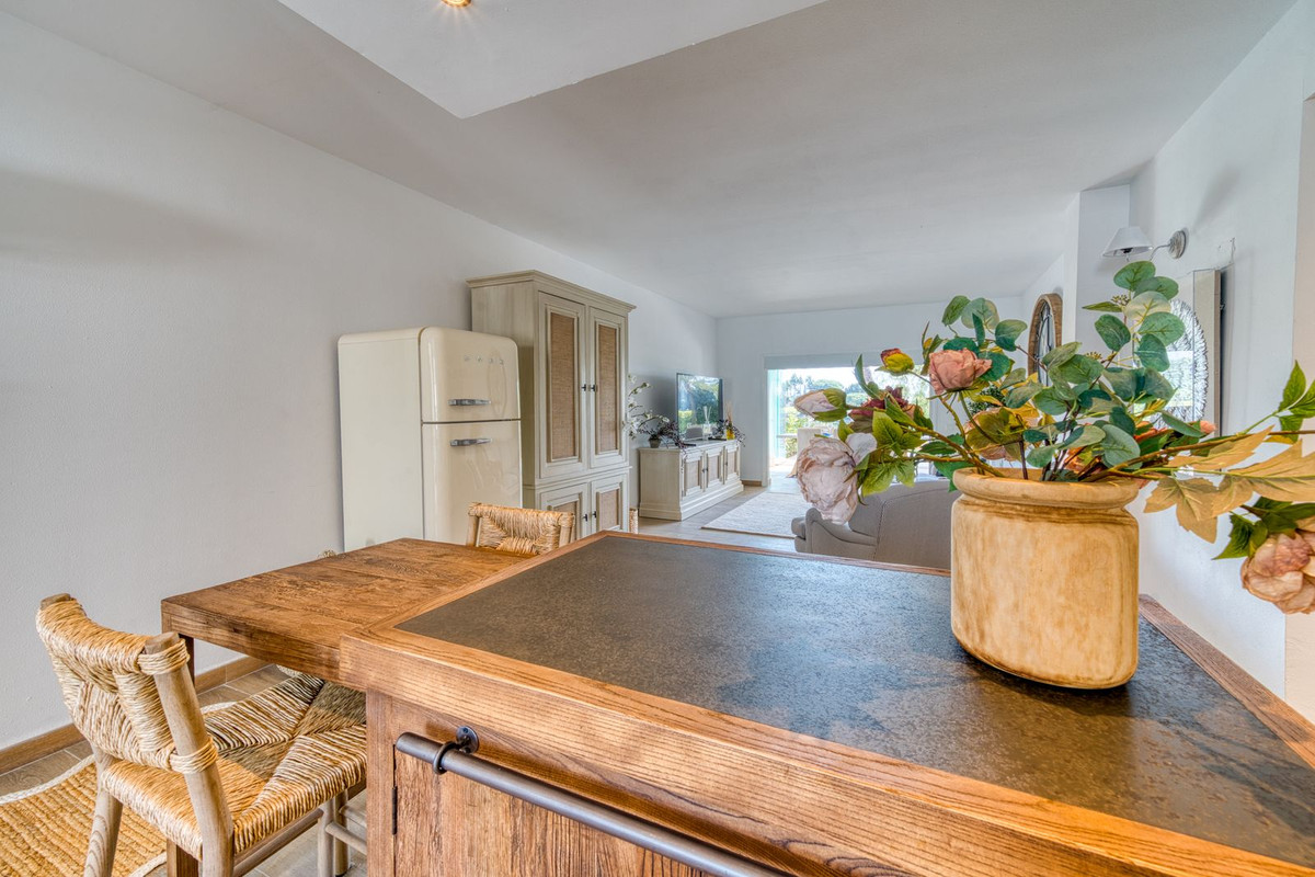 2 Bed Apartment for sale in Aloha Costa Del Sol, Málaga, Spain