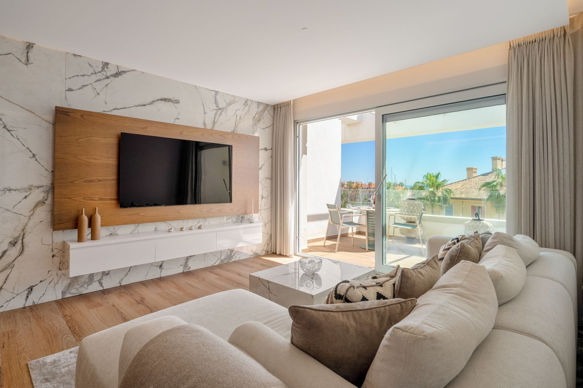 3 Bed Apartment for sale in Sotogrande Puerto Costa Del Sol, Cádiz, Spain