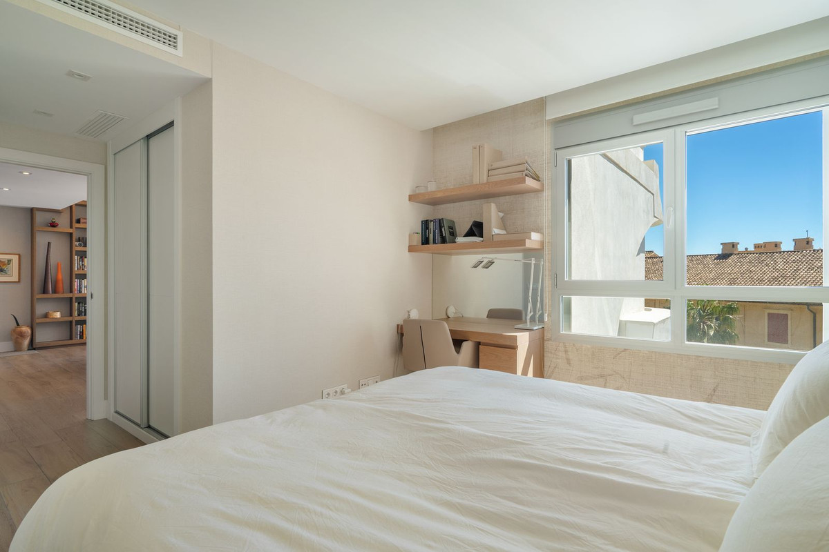 3 Bed Apartment for sale in Sotogrande Puerto Costa Del Sol, Cádiz, Spain