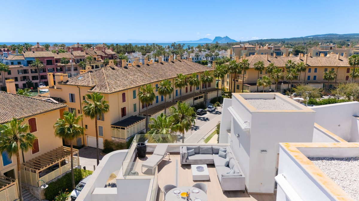 3 Bed Apartment for sale in Sotogrande Puerto Costa Del Sol, Cádiz, Spain